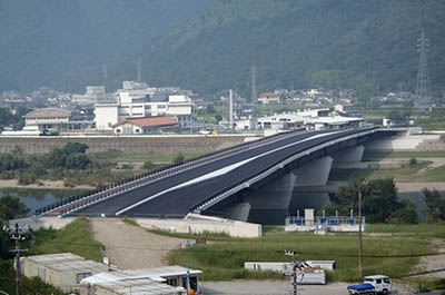 新坂越橋