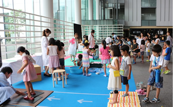 夏の特別教室「スペース☆キッズラボ2016」を開催