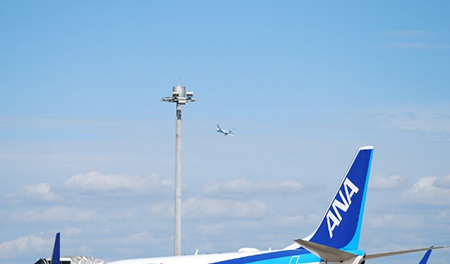 ANA031便　離陸風景（上空中央の機体）