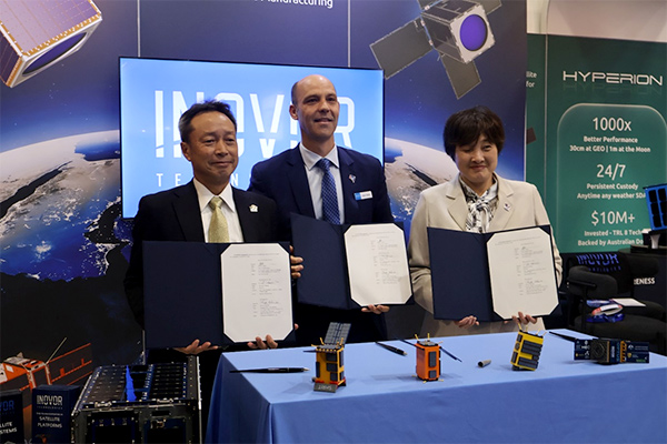 左から 明星電気株式会社　代表取締役社長　夏明正伸 Inovor Technologies Pty Ltd　CEO　Matthew Tetlow氏 株式会社IHI　執行役員　航空・宇宙・防衛事業領域　副事業領域長 仲俣千由紀