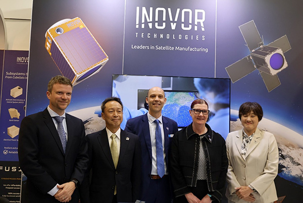 左から 　　Director for Space, at South Australian Space Industry Centre (SASIC)　Campbell Pegg氏 明星電気株式会社　代表取締役社長　夏明正伸 Inovor Technologies Pty Ltd　CEO　Matthew Tetlow氏 Advisory board member for Defence SA, Inaugural Space Commander for Defence Space Command for the Australian Defence force, Air Vice-Marshal (retired)　 Catherine Roberts AO CSC 株式会社IHI　執行役員　航空・宇宙・防衛事業領域　副事業領域長 仲俣千由紀 （South Australian Space Industry Centre、Defence SAはともに南オーストラリア州政府の機関）