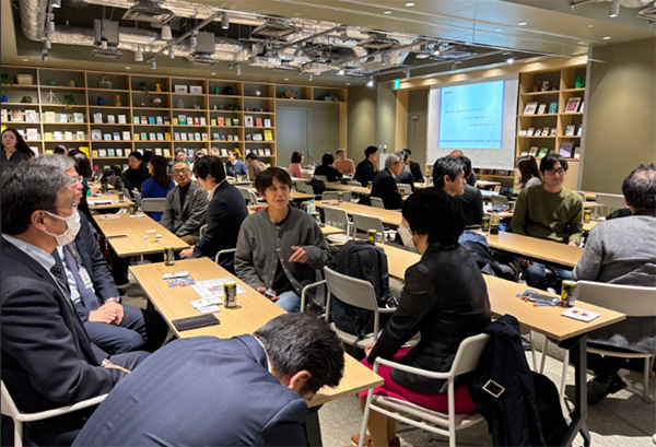 参加者の意見交換の様子