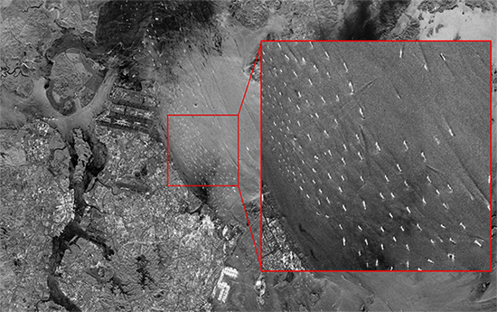 SAR衛星画像（シンガポール港）　撮像日時：2026年5月11日 　 撮像モード：Strip、撮像範囲：30km×50km、解像度：3m