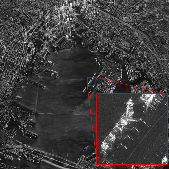 SAR衛星画像（横浜港）　撮像日時：　2026年5月9日 　 撮像モード：Spot Extended Dwell Precise、撮像範囲：5km×5km、解像度：25cm