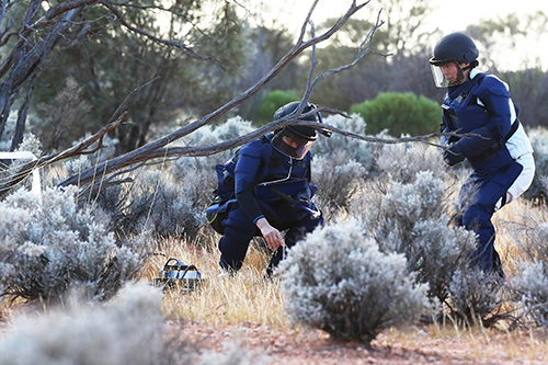 Recovering capsule in Woomera (©JAXA) 