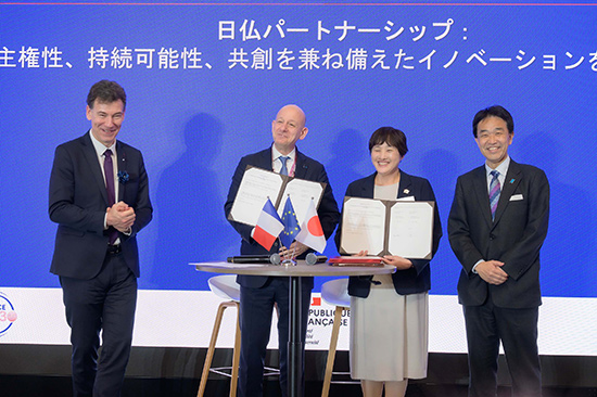 Photo of the agreement signing ceremony: From left, Philippe Baptiste, French Minister of Higher Education, Research, and Space; Christophe Bruneau, CEO of ArianeGroup; Chiyuki Nakamata,