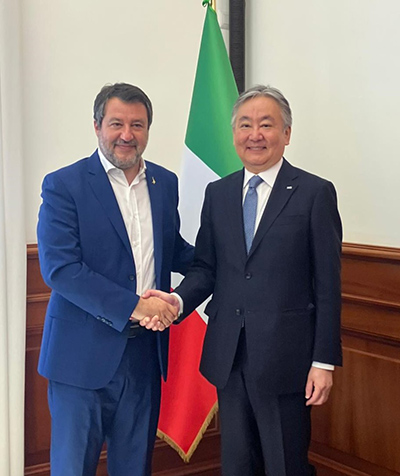 From left: Matteo Salvini, Deputy Prime Minister and Minister of Infrastructure and Transport of Italy Hiroshi Ide, Representative Director, President and Chief Executive Officer, IHI Corporation
