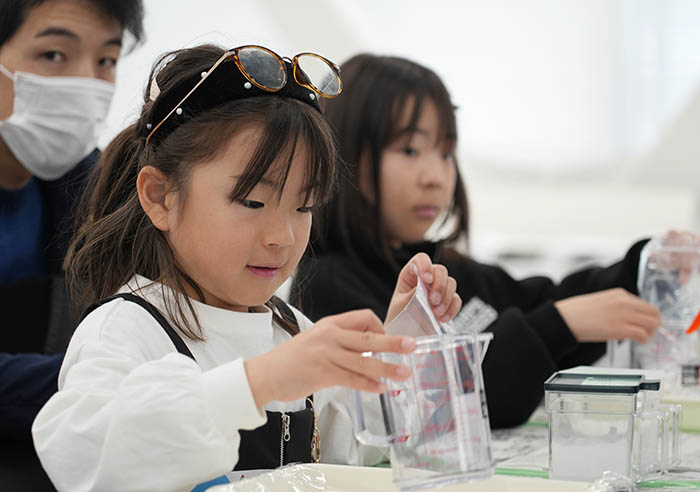 Children take on the challenge of making bath bombs