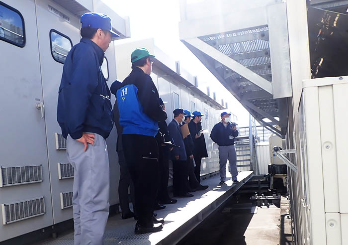 Participants inspect equipment at Soma Plant (ICC)