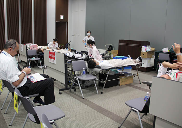 Employees give blood