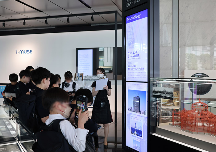 Students tour i-muse