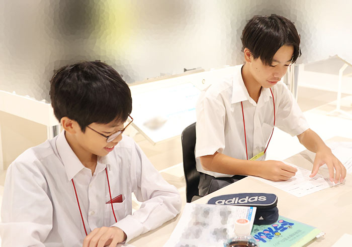 Students study products in order to be able to provide explanations as museum directors