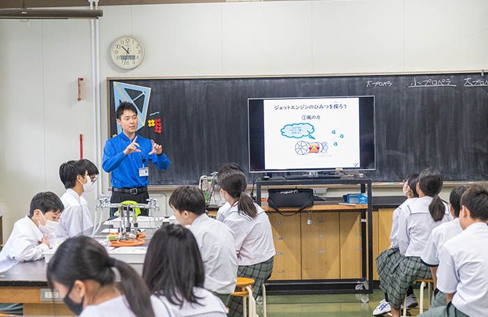 A lecture given by an IHI employee