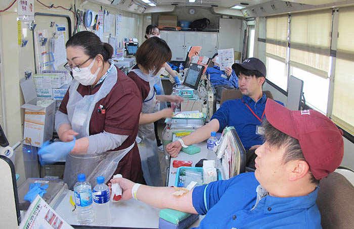 Blood Donation in Progress (Headquarters Representatives' Office, Kure District)