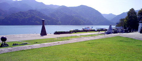 写真：グリーンテクター敷設を実施した芝生（神奈川県立相模湖公園）