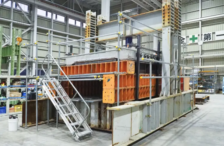 大型構造試験装置