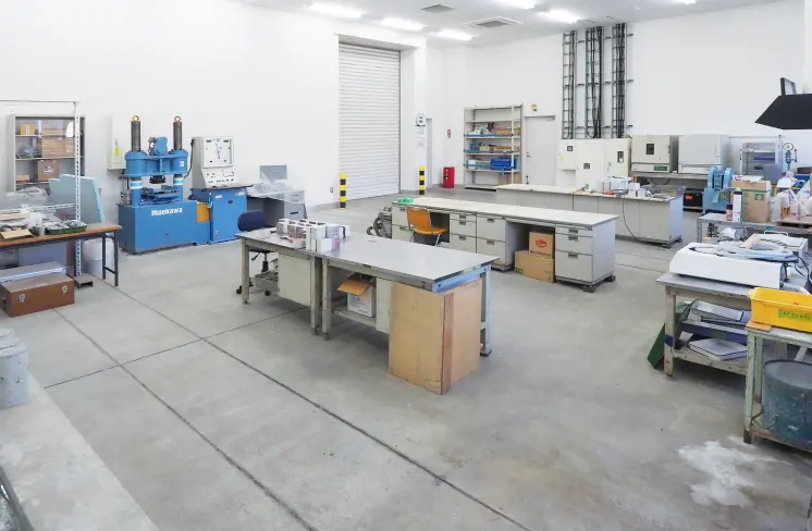 試験室（材料試験室）