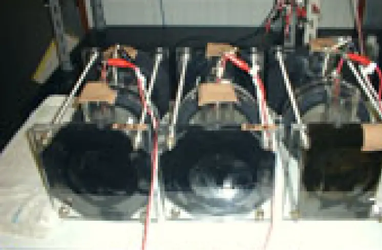 塩化物イオン電気泳動試験装置