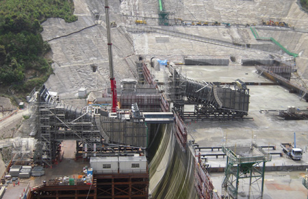 Efficient concrete placing for RCD dams