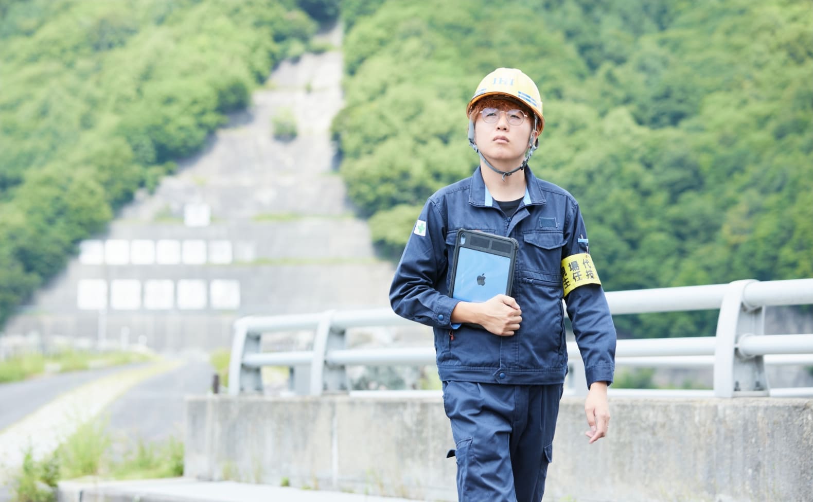 東日本の現場を巡り、古くなった水門を生まれ変わらせています。