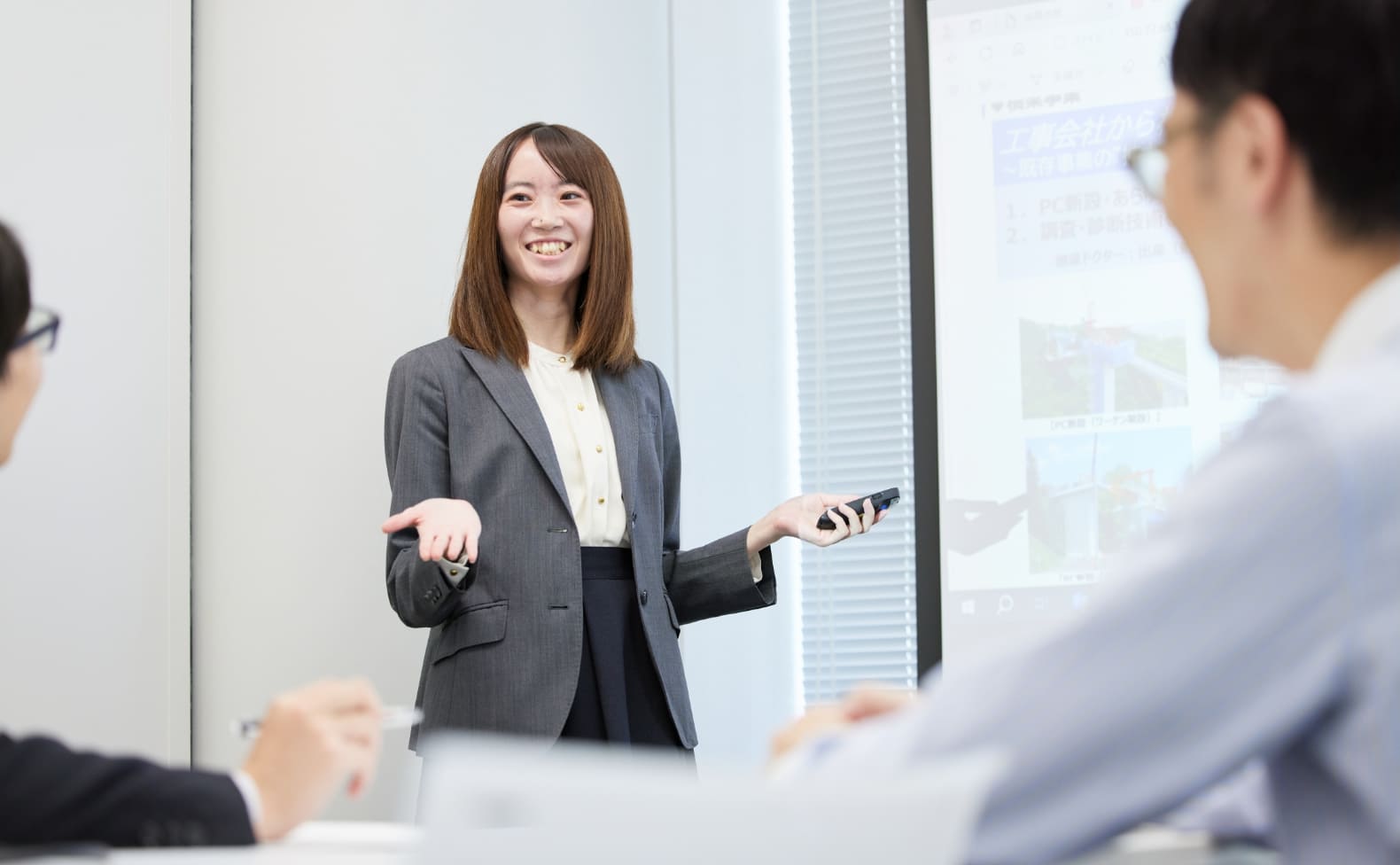 「どんな仕事ですか?」と聞かれても、なかなか上手く答えられない自分がいます。