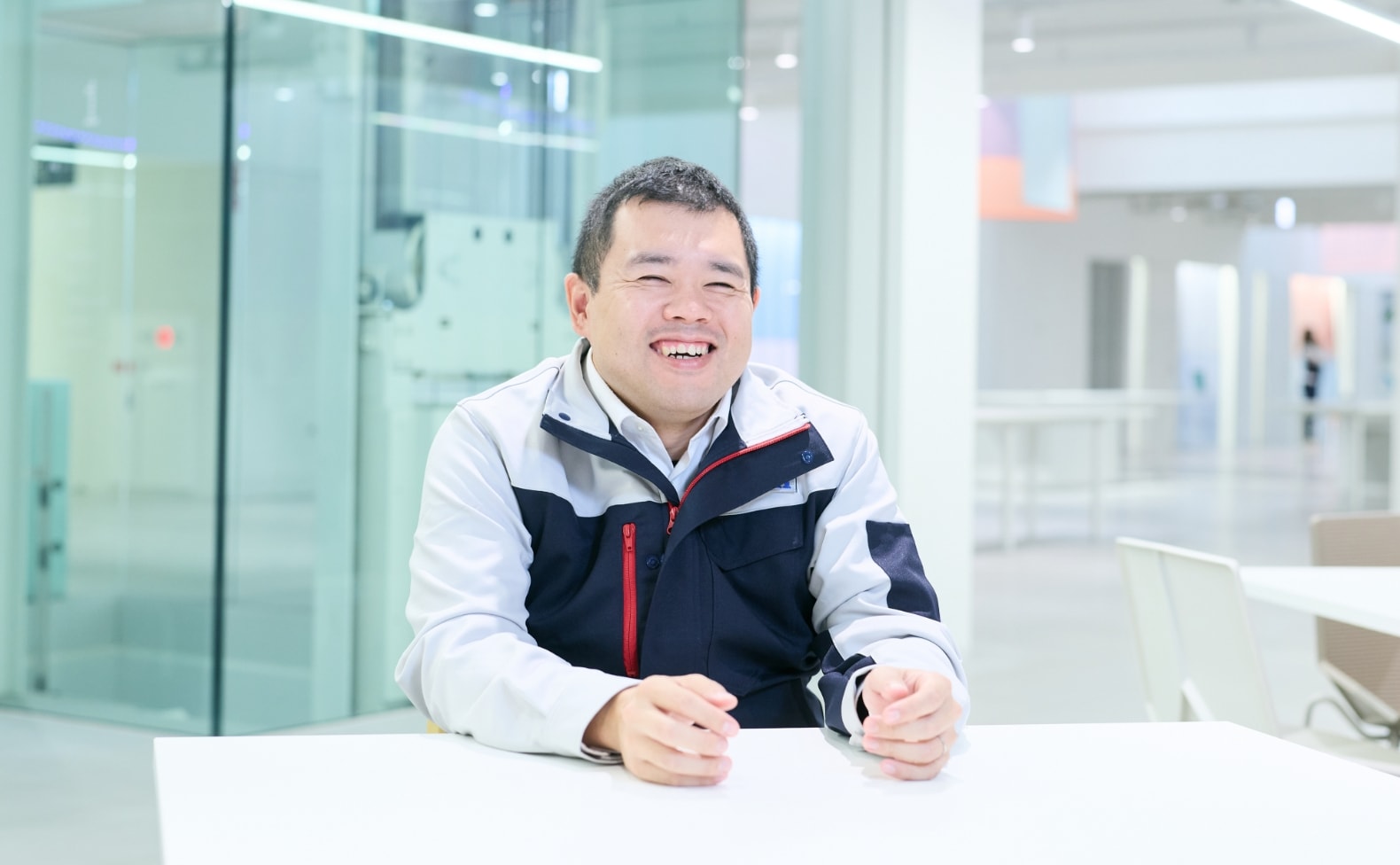 人間は、こんなに巨大な構造物を宙に浮かせることができる。これはすごいことだ。