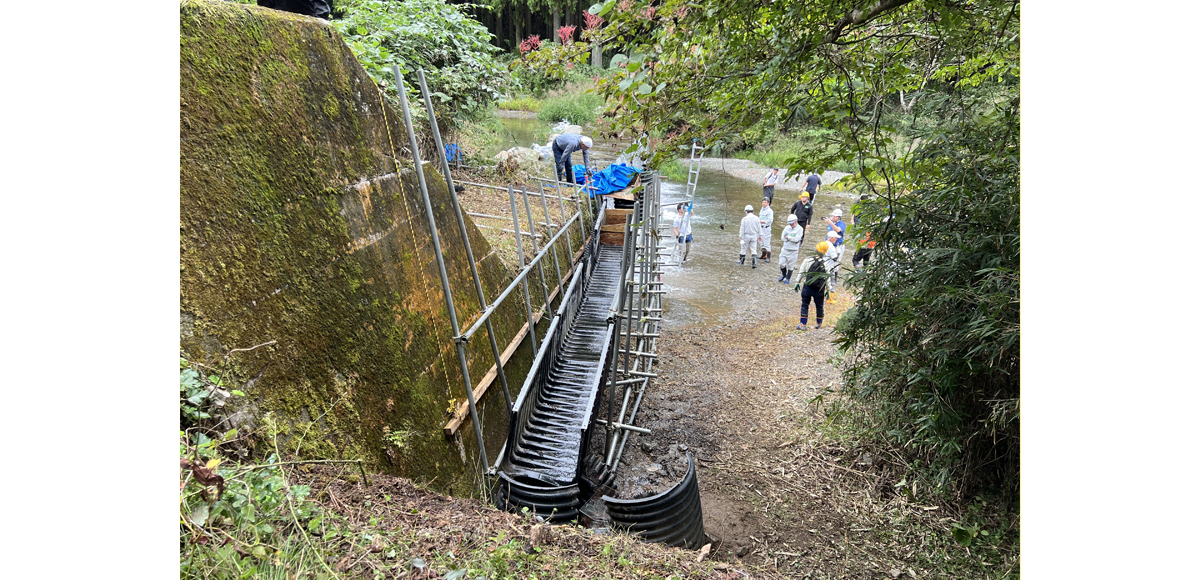ビワマスの魚道づくりに参加：滋賀県東近江市