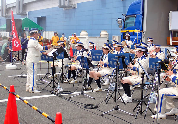 富岡市消防団音楽隊による演奏