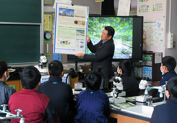 鹿児島県とIHIグループのつながりを紹介する様子