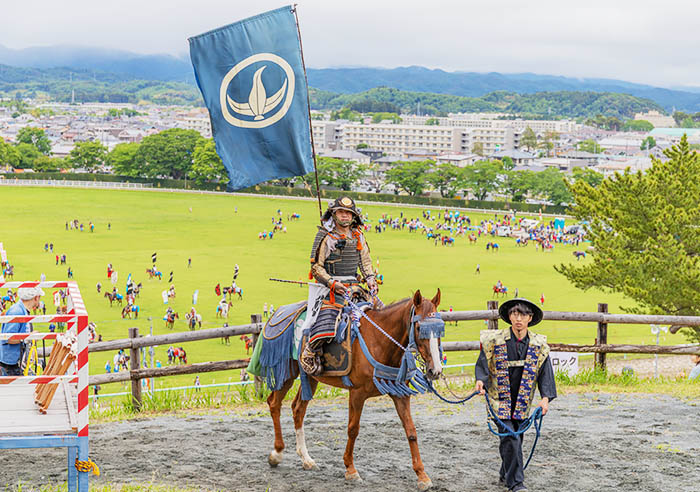 「羊腸の坂」を上るIHI相馬事業所長