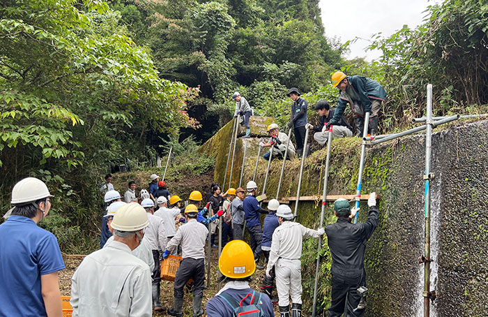 まずは上段部の骨組みを組み立てる