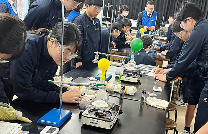 体積膨張実験の様子