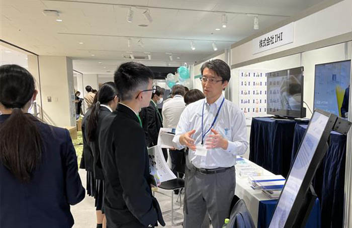 学生からは多くの質問がありました