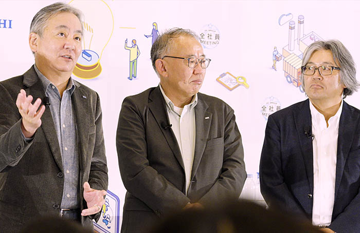 登壇した井手社長、盛田副社長、小林副社長