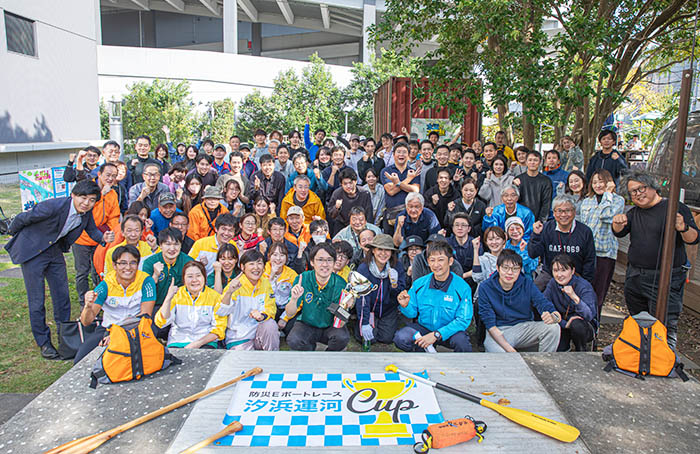 ボートレース参加者の集合写真