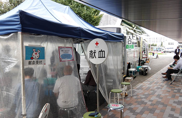 献血の様子（昭島事務所）